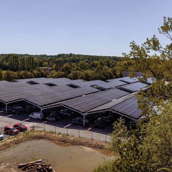 Solar carports: Verhoog je ROI met optimaal gebruik van ruimte én laadinfrastructuur